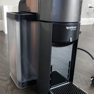 Nespresso Vertuoline Deluxe Black